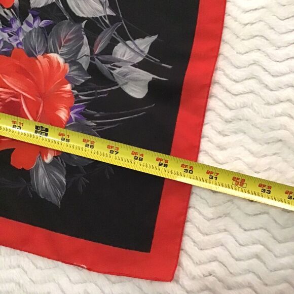 Womens Floral Scarf Head Wrap Black Red 30" Square Roses Missing Tag - Picture 5 of 6